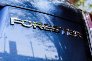 2015 Subaru Forester 2.5i emblem