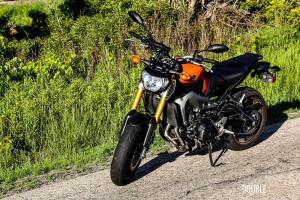 2015 Yamaha FZ-09 front 1/4