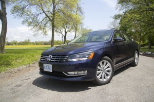 2014 Volkswagen Passat TSI front 1/4