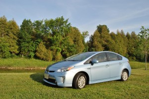 2014 Toyota Prius Plug-In front 1/4