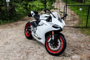 2014 Ducati 899 Panigale front 1/4