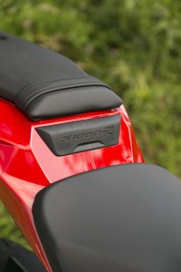 2014 BMW S1000R seat