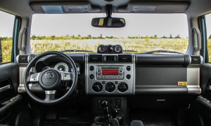 2014 Toyota FJ Cruiser interior