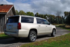 2015 Chevrolet Suburban LTZ rear 1/4